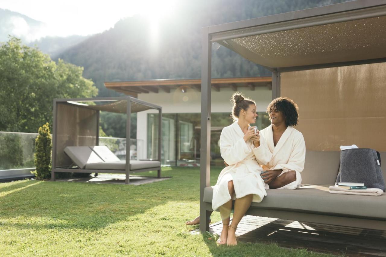 Gartenhotel Linde 4 Sterne Superior Ried im Oberinntal Bagian luar foto